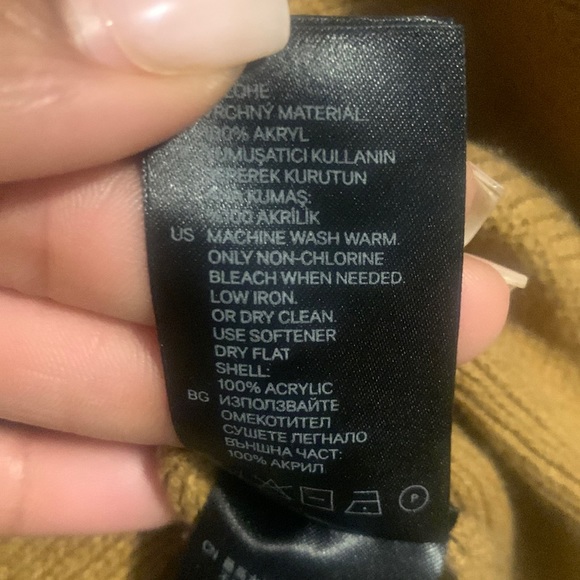 Poncho - Picture 4 of 11